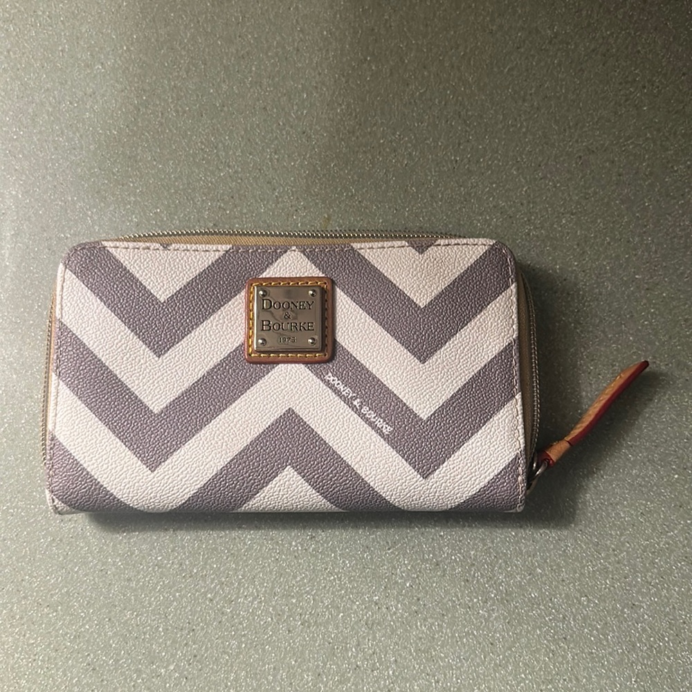 COPY - Dooney & Bourke wallet